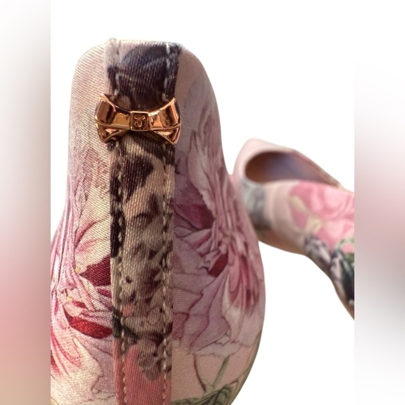 Ted Baker London Floral Satin Pointed Toe Heel Sz 38.5 US 8 Excellent Condition - Picture 5 of 8